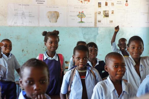 Students in a classroom at the Mulwari School in Livingstone, Zambia © IIEP